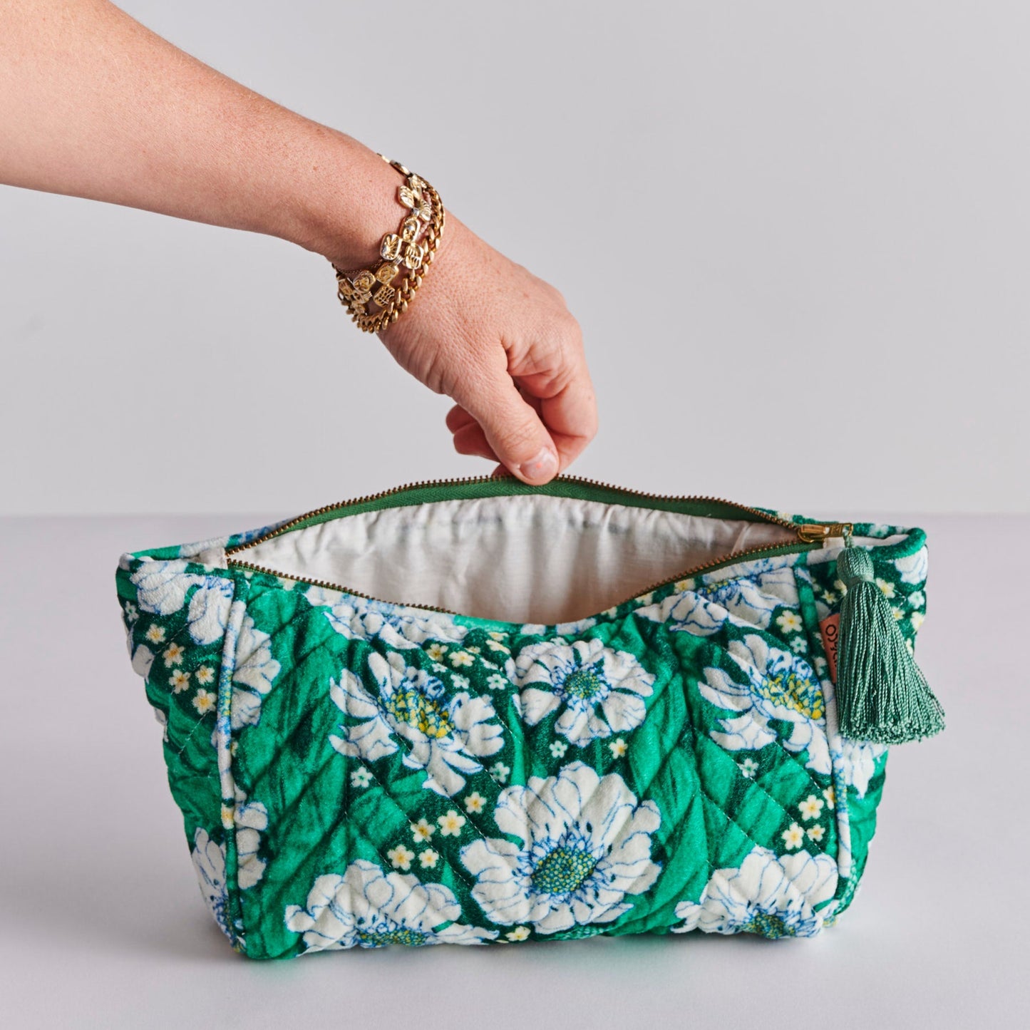 Kip & Co - Tumbling flowers velvet toiletry bag