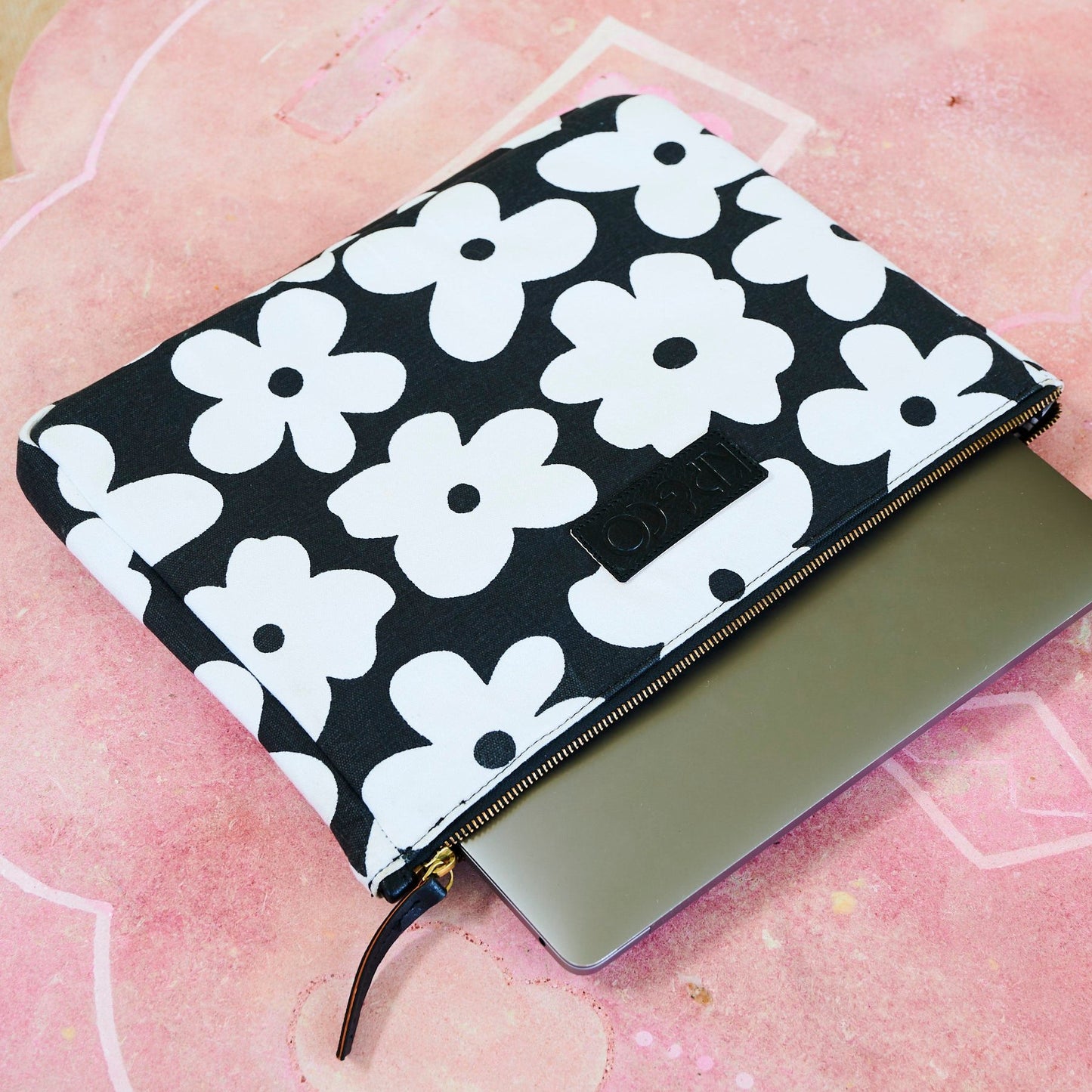 Kip & Co - Flower Face Laptop Case