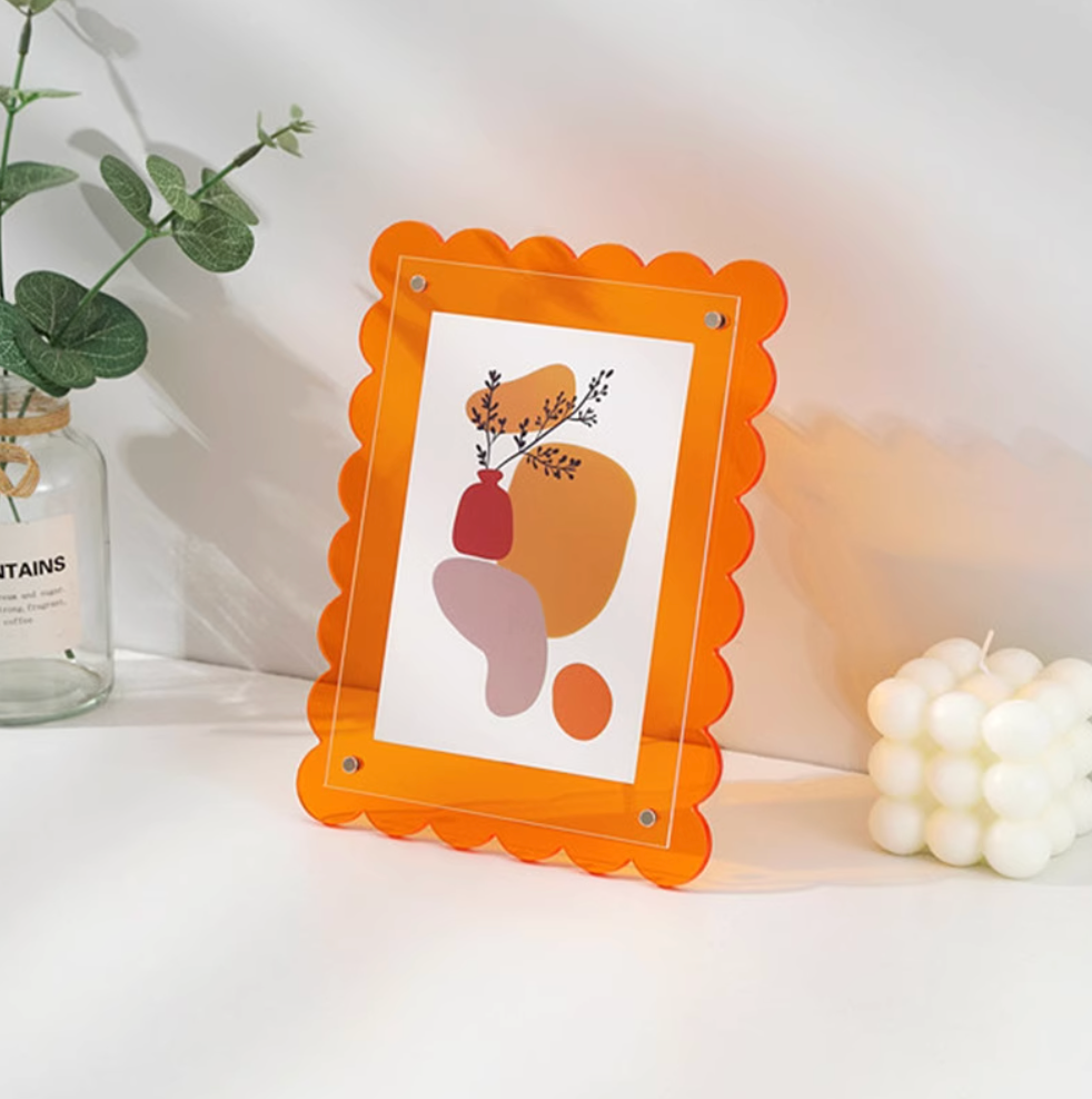 Scallop acrylic frame