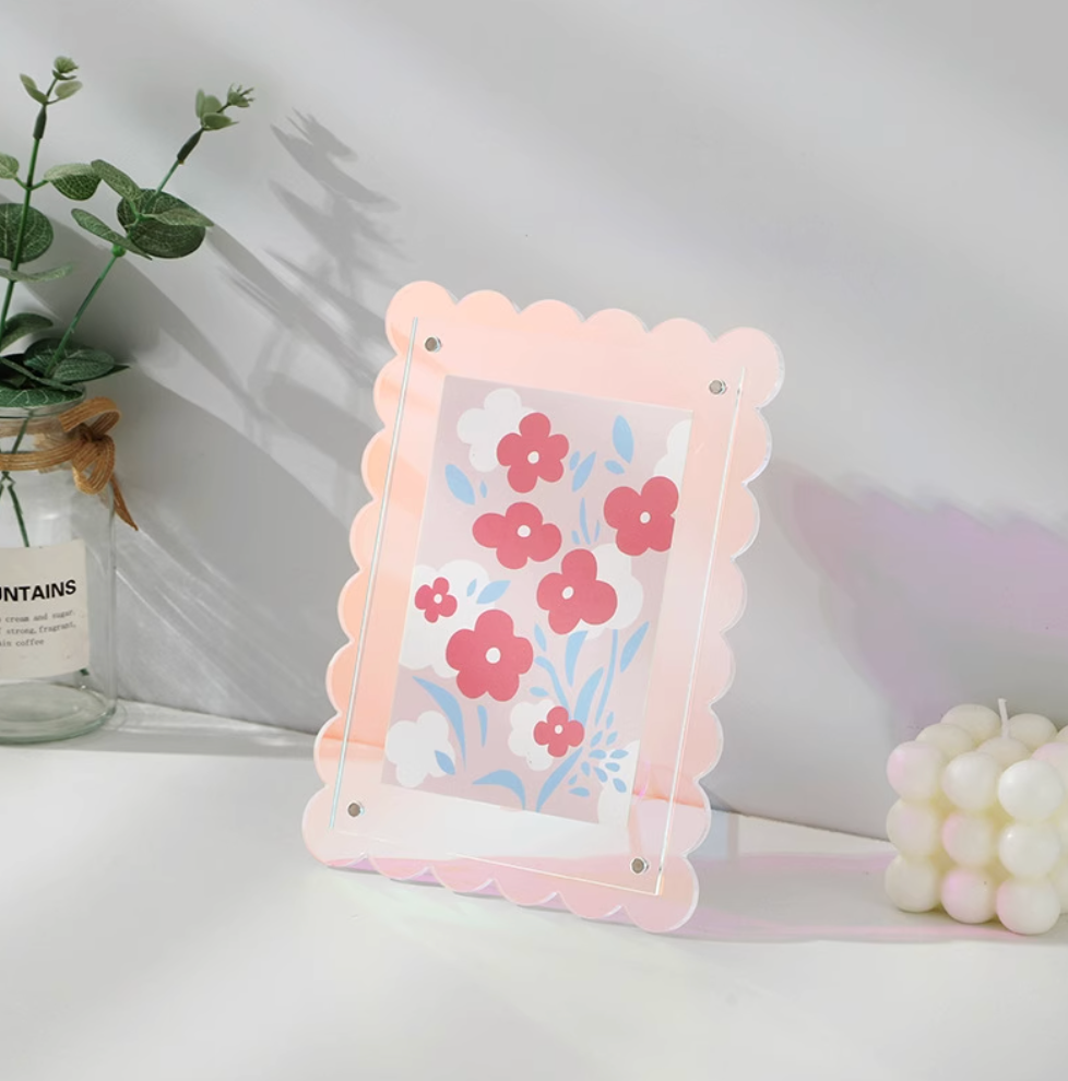 Scallop acrylic frame